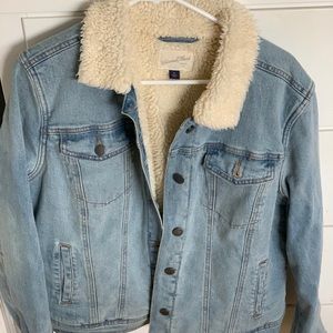 Universal Threads sherpa lined jean jacket